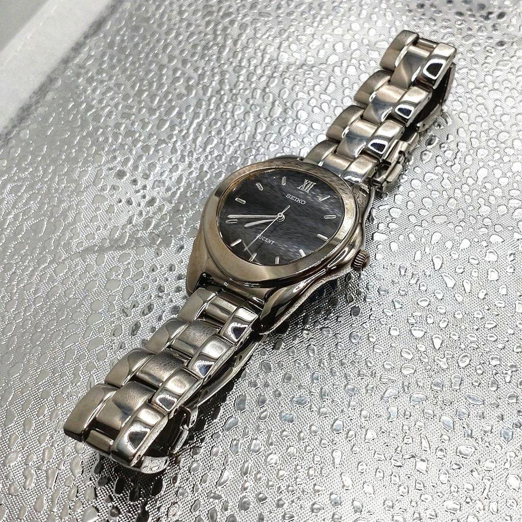 [USED] Seiko Lucent watch with black box, instruction manual, and links.