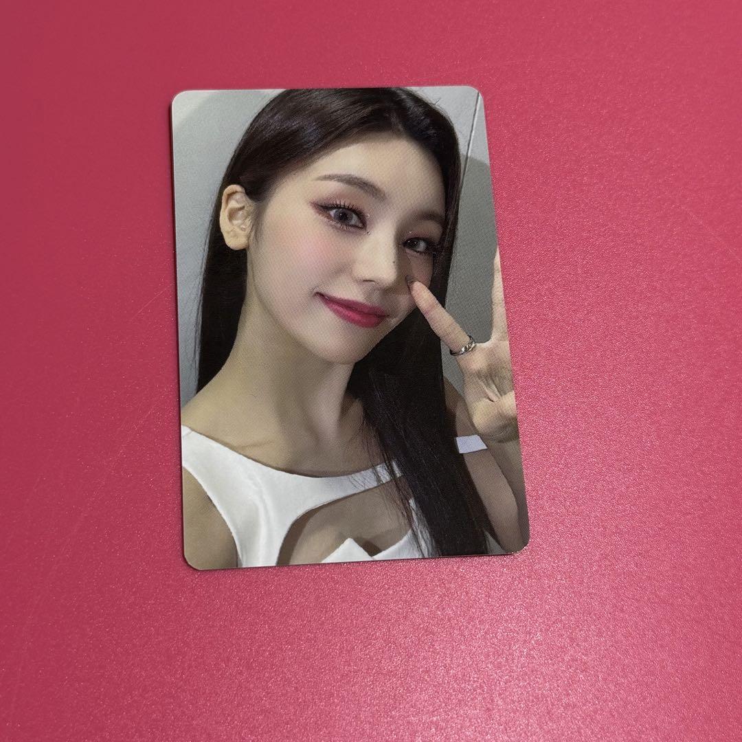 

[USED] ITZY Cheshire with muu Yonton trading card Yeji