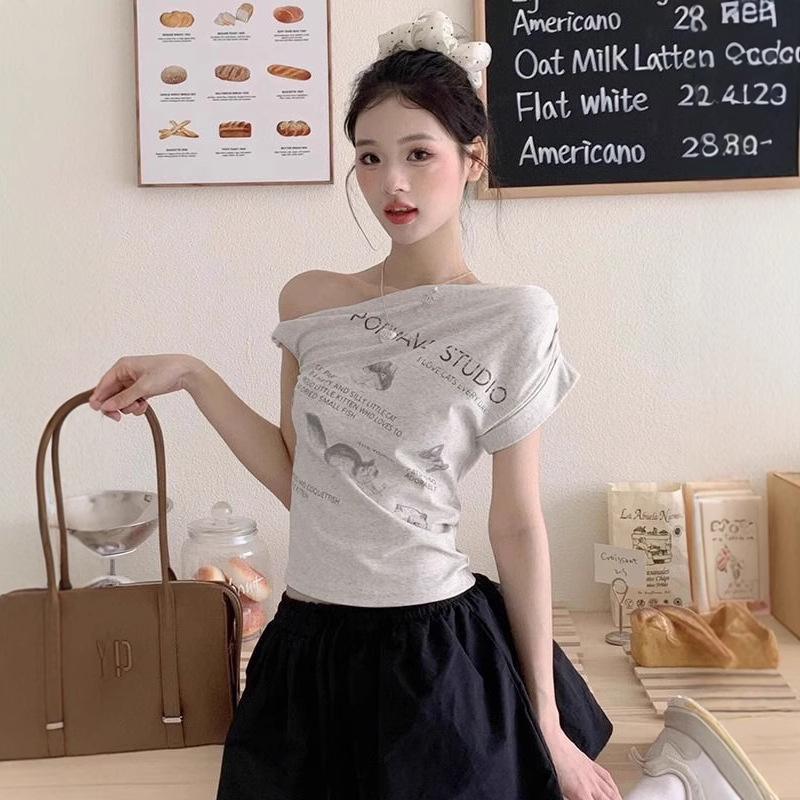 Women's Slim-Fit Spicy Girl One-Shoulder Letter Print Top, Short Sleeve, Fake Two-Piece, Perfect for Summer Commutes.