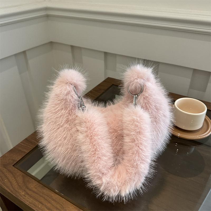 Women's Pearl Chain Handbags Faux Fur Underarm Purses Plush Fluffy Shoulder Bag for Women Furry Tote Bag for Fall Winter Large Fuzzy Crossbody Bag