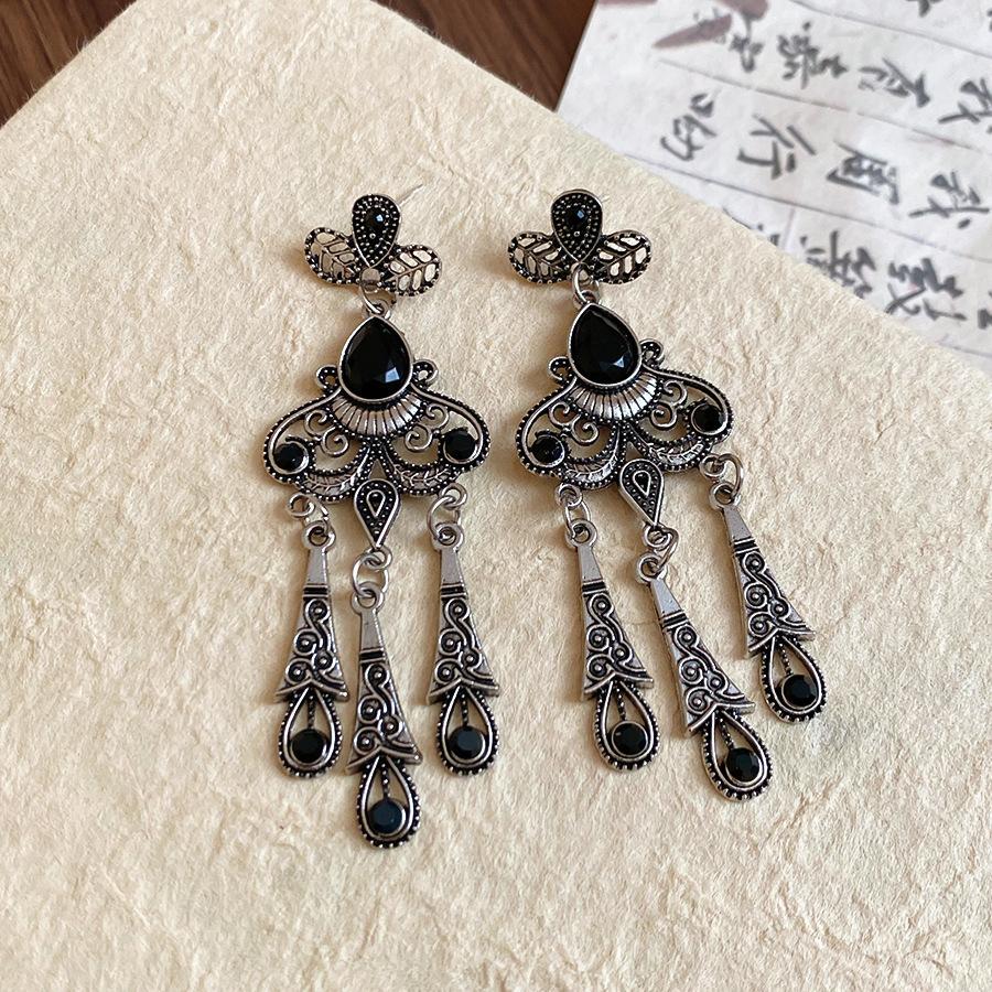 Silver Needle Feather Fringed Earrings Long Light Luxury Atmospheric Stud Earrings Personalized Design Earrings