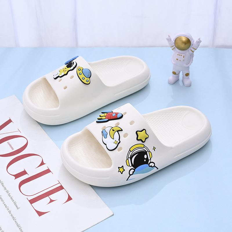 

Comfortable Childrens Eva Slippers Indoor Antislip Soft Bottom Astronaut Design For Boys And Girls 26-27 белый