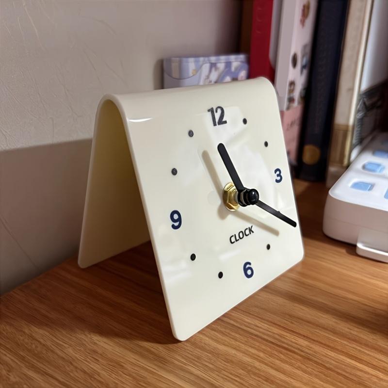 1pc Modern Silent Desktop Clock,Irregular Shape, Plastic Material, Flat Crown, Battery Operated AA, ,Classroom Battery Not Included