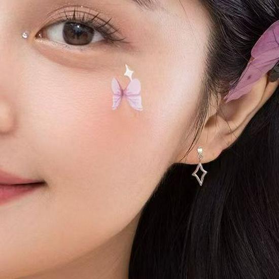 Асимметричные серебряные серьги-гвоздики в виде четырехконечной звезды, стерлинговое серебро 999 пробы