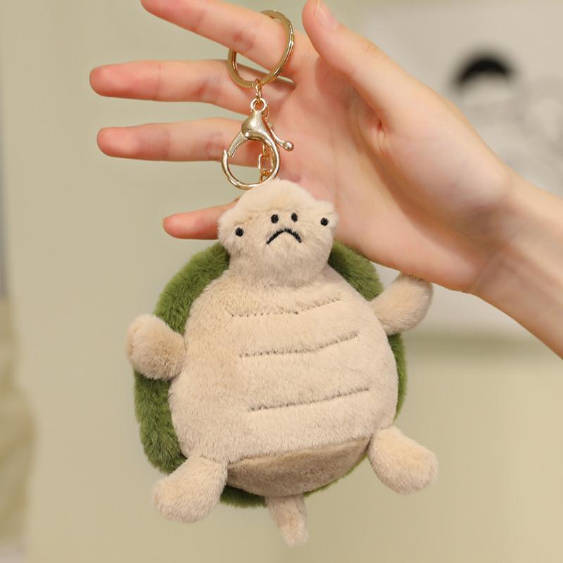 Timi, la tartaruga di peluche con design a forma di cuore, è un regalo ideale per bambini e collezionisti.