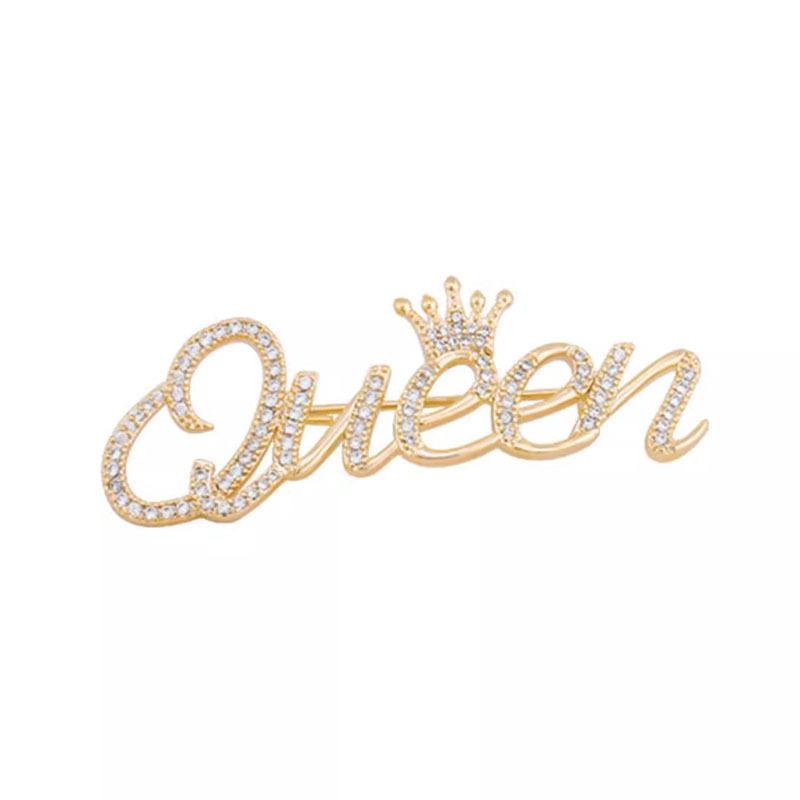 Xiaoxiangfeng Alphabet Queen Brooch High-End Female Personality Simple Anti-Light Pin Versatile High-End Corsage Accessories