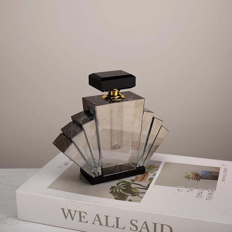 Premium Unique Geometric Best Design Modern Artificial Crystal Perfume Bottle Craft Home Model House Decoration Ornaments