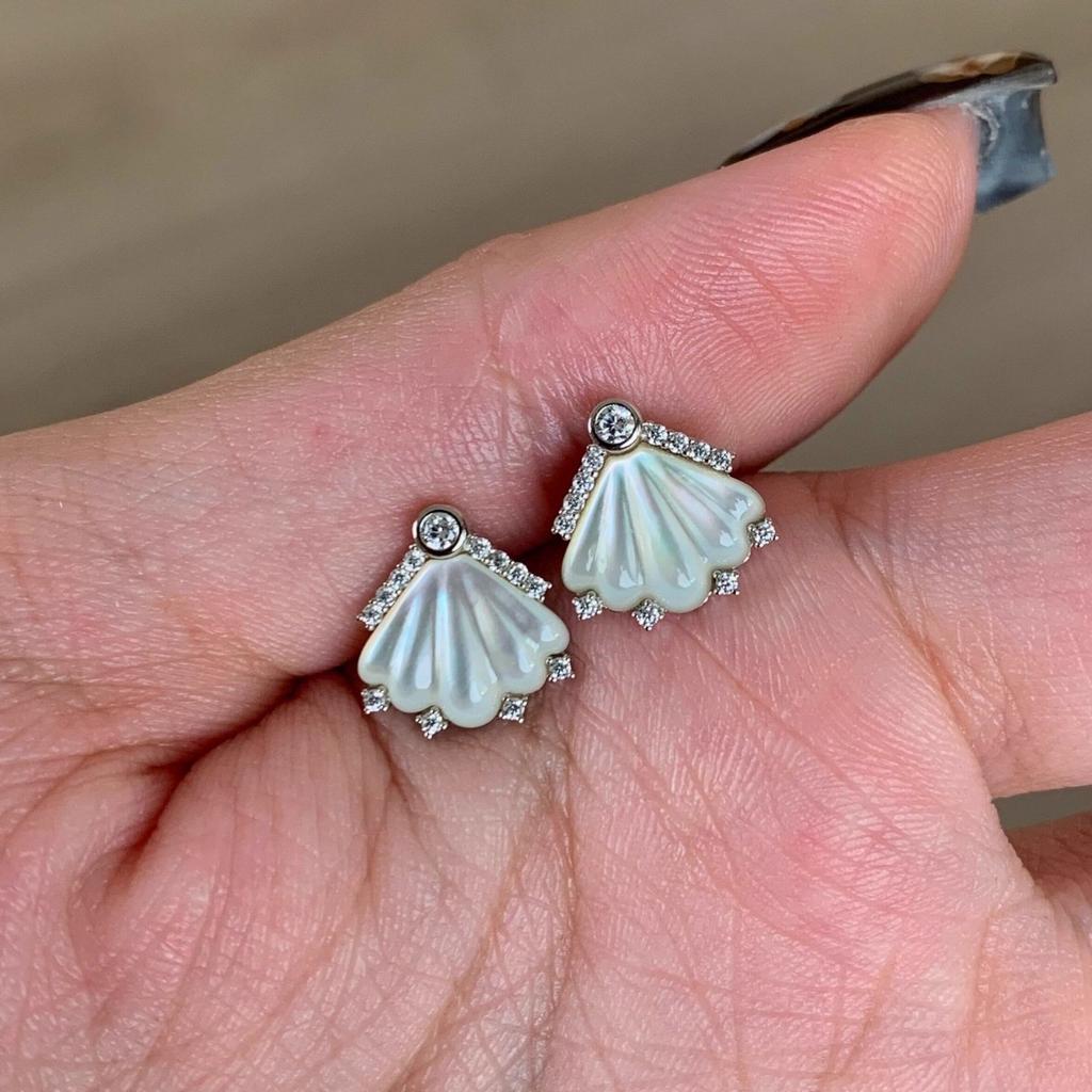 Light luxury and exquisite Fine Sparkling shell earrings for women new in White Fritillaria earings stud wedding jewelry gifts