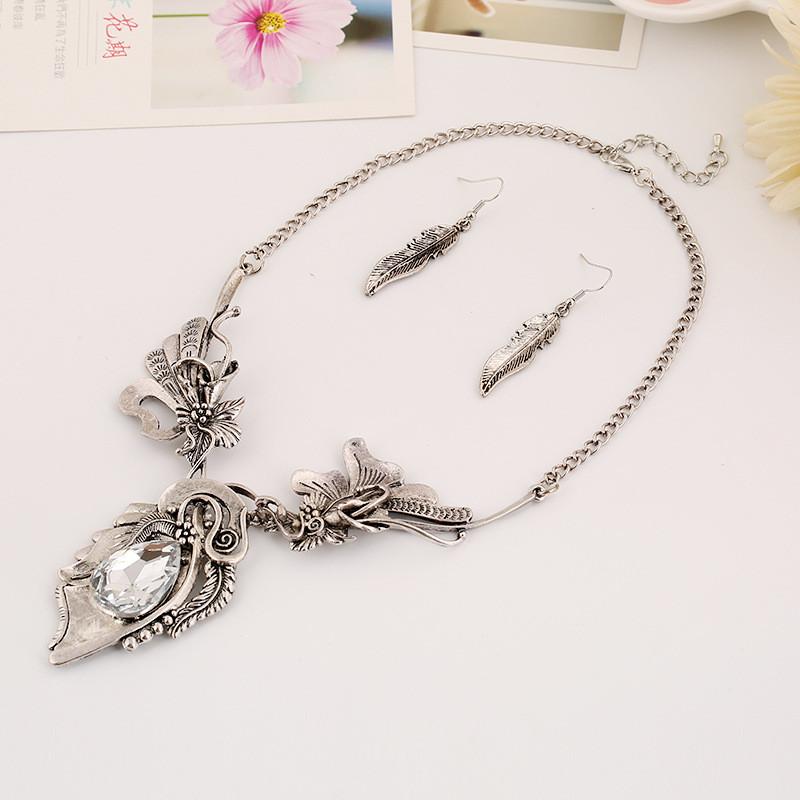 

Retro Flower Gem Necklace Jewelry Set With Water Wave Chain For Anniversary And Festive Gift
