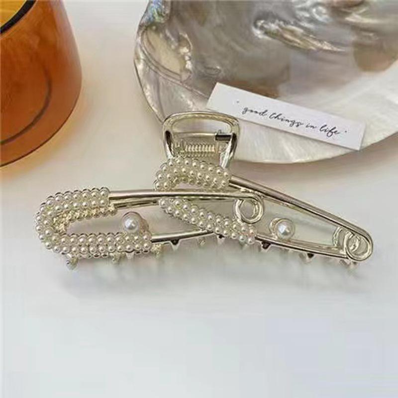 Shark Clip 2022: Fashionable Butterfly Hair Claw, Elegant Large Floral Design for Ponytail and Back of Head Styling