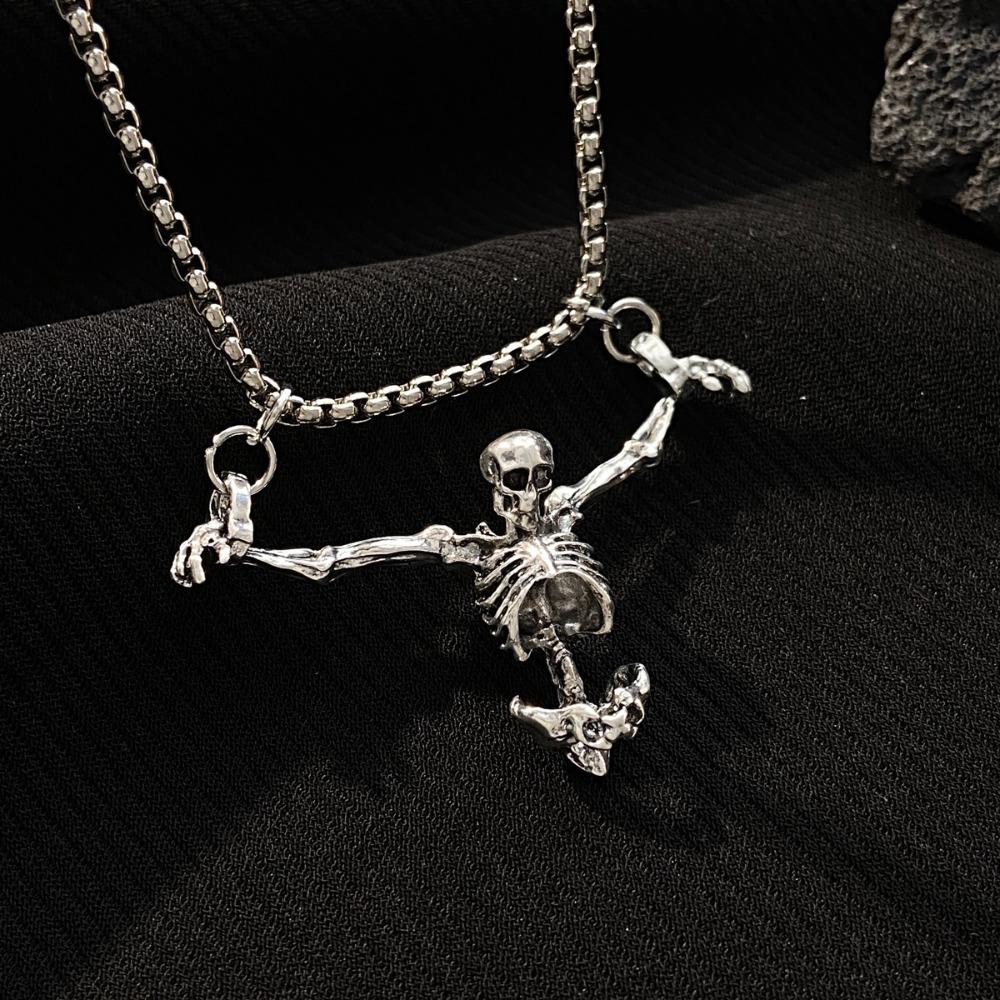 Dark Gothic Retro Sliver Color Skull Bat Wings Pendant Necklace for Women Men Hip-hop Long Sweater Chain Hallowmas Jewelry Gifts