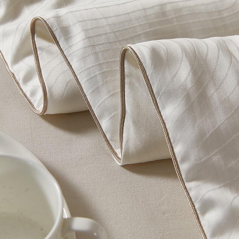 Hongxiushifang Tussah Silk Blend Quilt