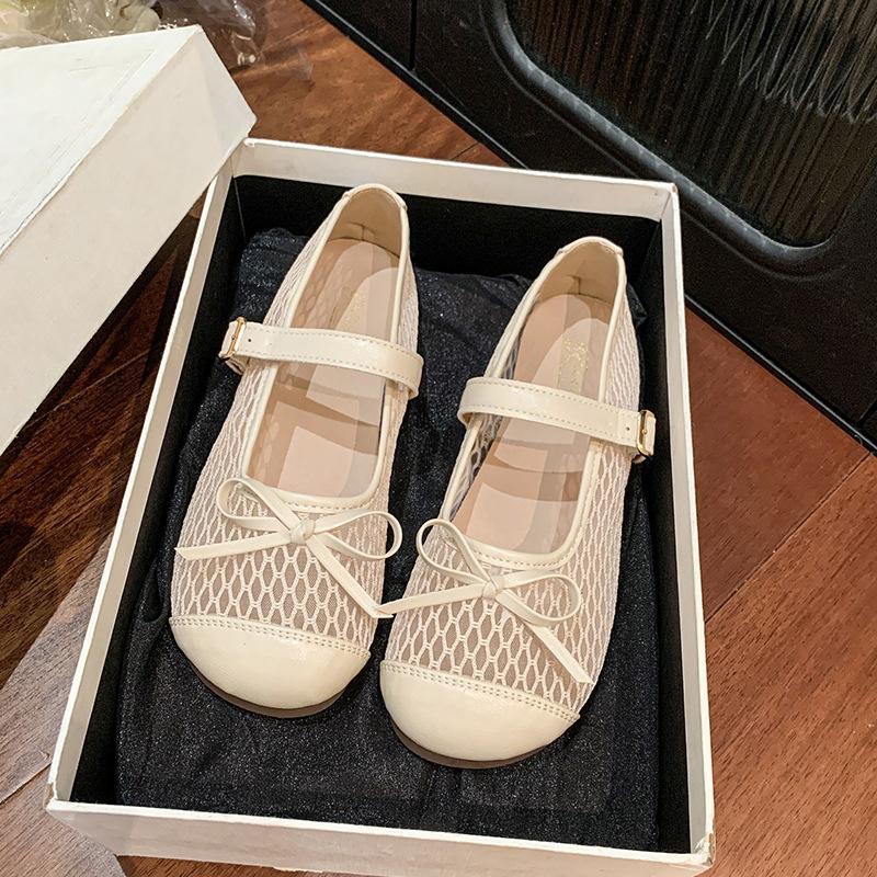 Soft-soled Mesh Yarn Breathable French Square Head Hollow Woven Single Shoes Women's 2025 New Summer Square Head Flat Bottom One-word Buckle