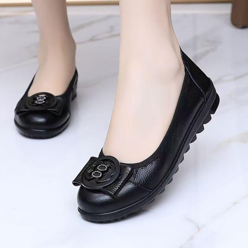 Middle-aged and old comfortable and versatile one-pedal round head flat-soled small leather shoes autumn new flat-soled single shoes women