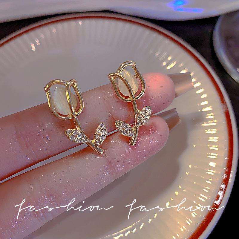 Korean Version of Retro Earrings, Cold Wind Temperament, Ear Jewelry, High-end Sense, Niche Design, Stud Earrings, Women