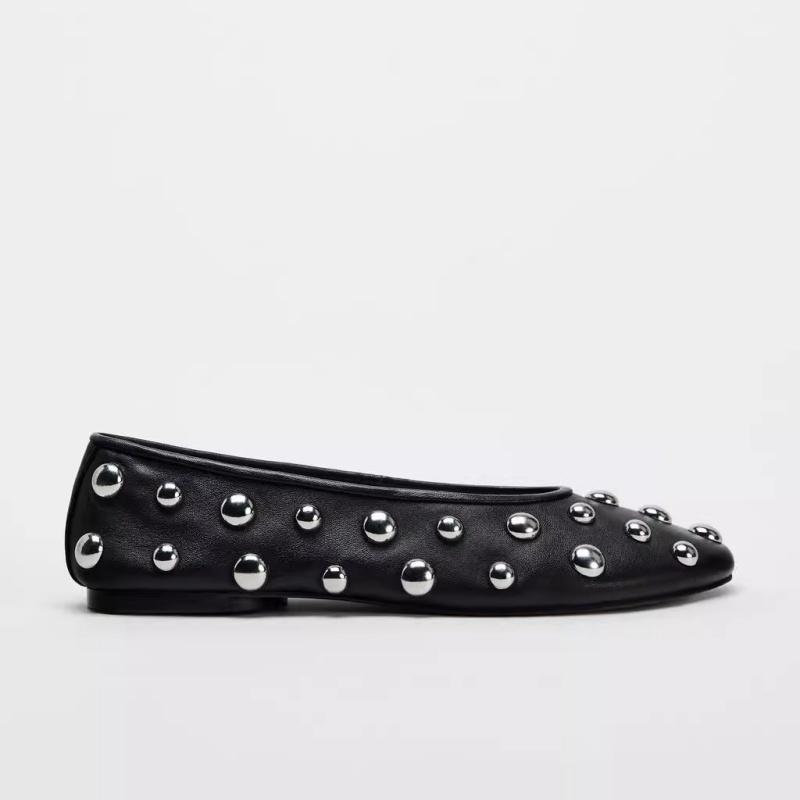 2025 New Style Rivet Round Head Flat Shoes Designer Luxury Solid Color Ballet Flat Mary Jane Slip On Soft Soled Women Flat Shoes