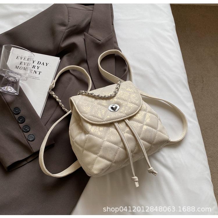 

Модная сумка-рюкзак с бриллиантовой цепочкой женская 2025 новая нишевая дизайнерская дорожная сумка корейская версия ins студенческий школьный рюкзак