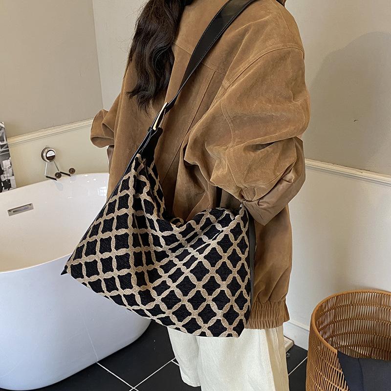 Large-capacity Bag Women's Autumn and Winter Versatile 2025 New Simple Niche Design Shoulder Messenger Bag Commuter Tote Bag