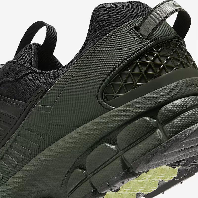 Nike VOMERO ROAM Men's Casual Sneakers