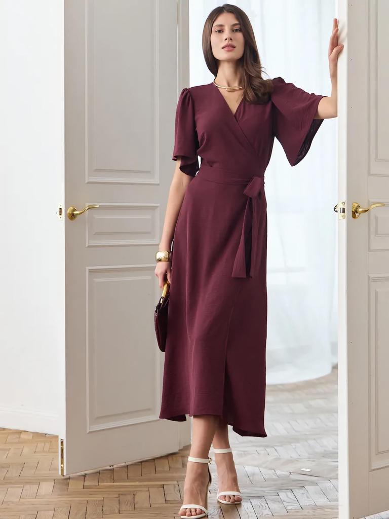 Elegant V-Neck Summer Evening Dress with Cinched Waist and Slit, Short Sleeve