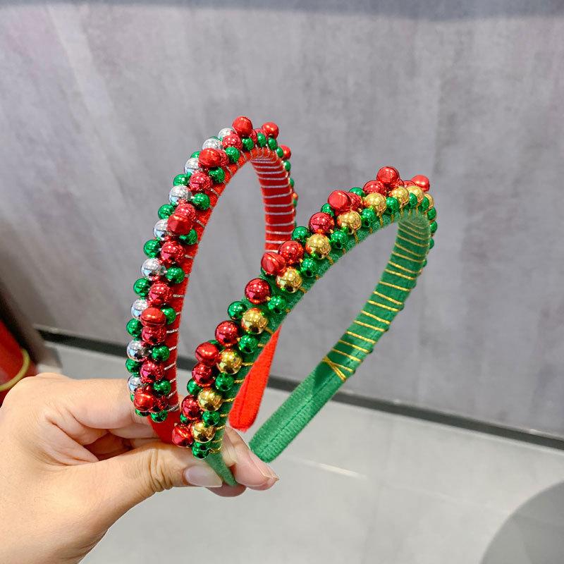 Vianočná čelenka s červenými a zelenými korálkami a zvončekmi Párty čelenka do vlasov pre ženy Vianočná párty Doplnok do vlasov Darček Rekvizita na sviatočné fotenie