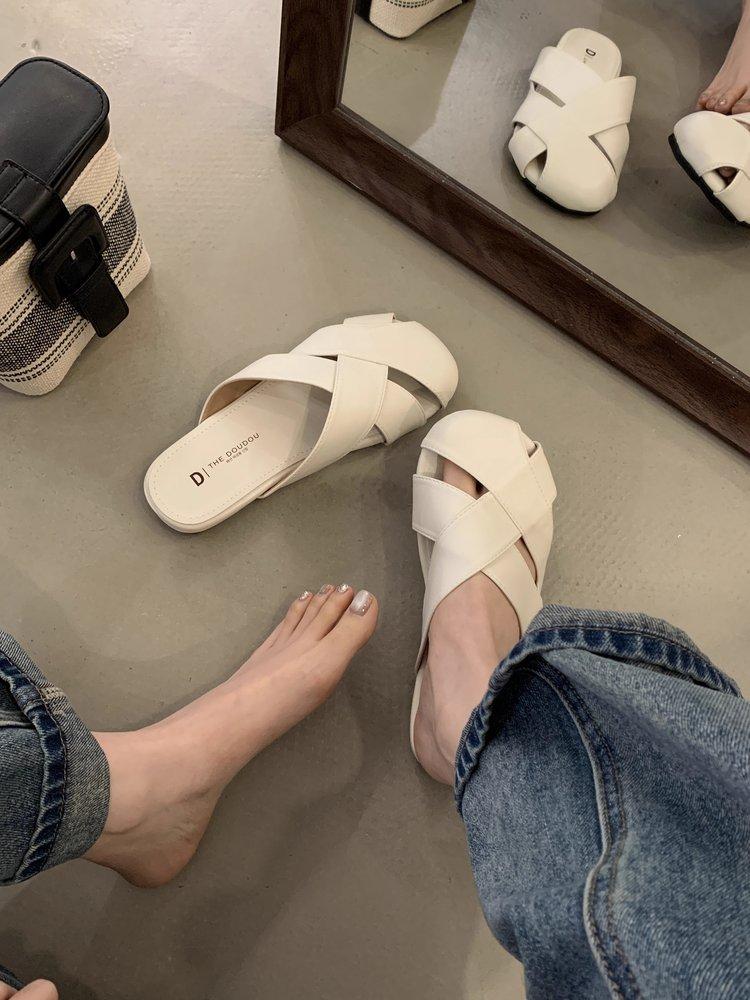 

Retro woven hollow one pedal lazy drag girl 2025 spring and summer non-slip new outer wear fashion bag head slippers tide 40