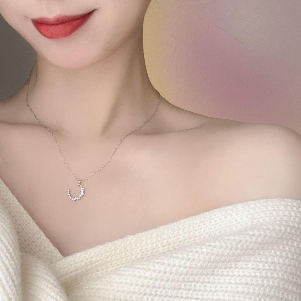 Moon Crescent Women's Clavicle Necklace - Exquisite Diamond Light Luxury, Korean and Japanese Inspired, Hot Selling Gift