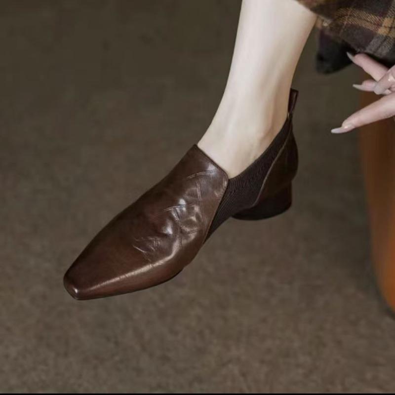 High Sense Dicke Ferse Tiefer Ausschnitt Einzelne Schuhe Damen 2025 Neu Frühling und Herbst Neu Kleine Quadratische Spitze Retro-Stil Lederschuhe