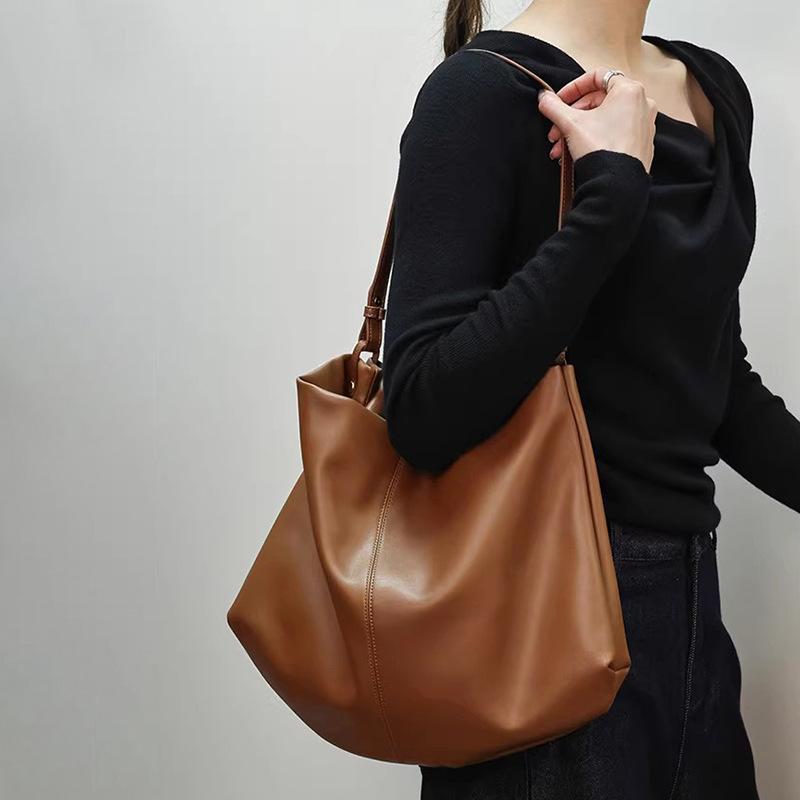 Large Capacity Tote Bag Women's Lazy and Relaxed Cowhide Commuting Leather Underarm Bag Autumn and Winter Soft Leather Shoulder Messenger Bag