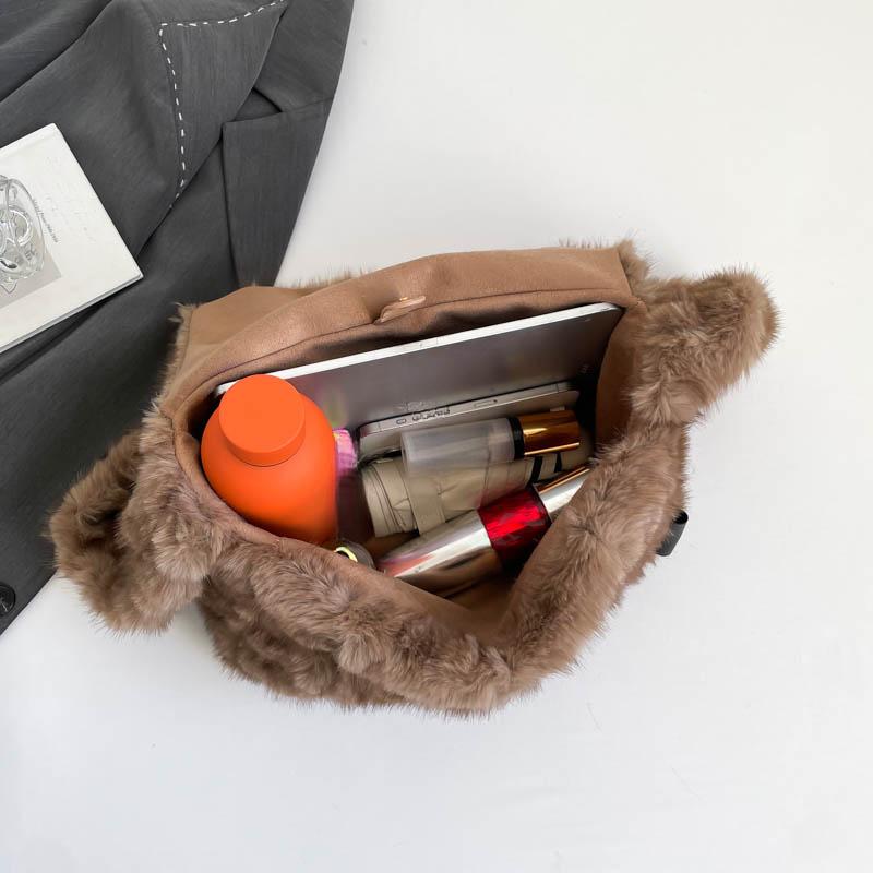 Fashionable Flap Clutch Purse Bag Soft Faux Fur Small Shoulder Bags For Women 2025 Winter Trend Korean Plush Handbags Crossbody Bag