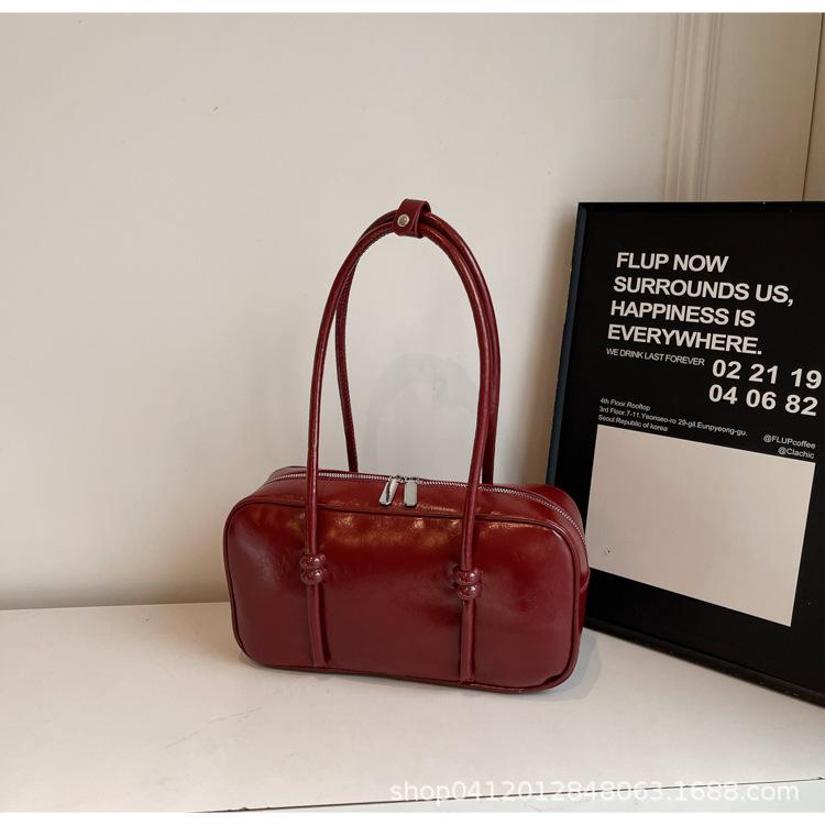 

Нишевый дизайн сумка-подушка подмышку женская 2025 весна новая ретро сумка Boston сумка-мессенджер для通勤 бордовый