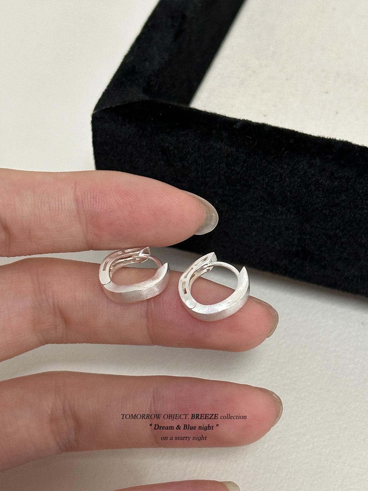 

Серьги с простым кольцом, витые, матовые, нишевый дизайн, чувство, усовершенствованная пряжка из холодного серебра, простая и универсальная, новая модель 925 silver needle