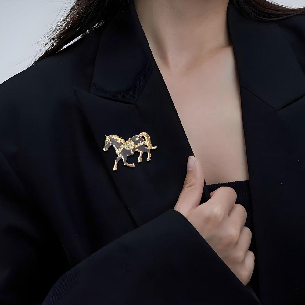 Traditional Running Horse Brooch Vintage Animal Lapel Pin Gift Brooch Pins Women