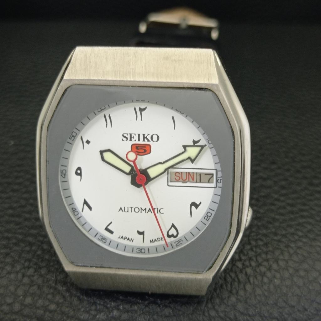 JAPAN VINTAGE SEIKO 5 AUTOMATIC 7019A MENS ARABIC WHITE DIAL WATCH A702441-5