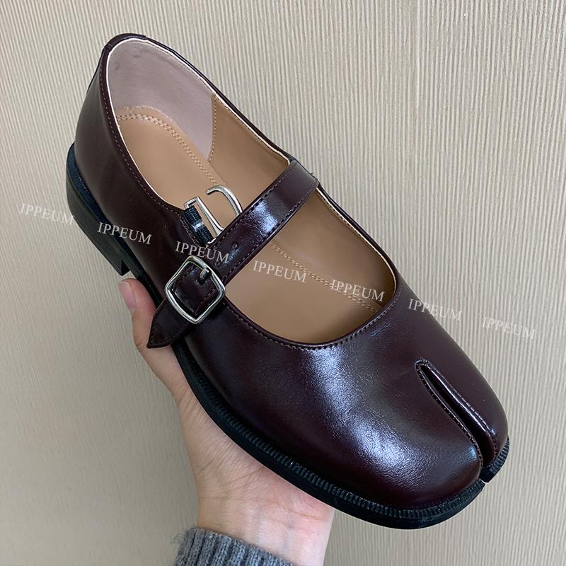 

Fashion IPPEUM Tabi Shoes Mary Janes 2025 New Fall Split Toe Flats Burgundy Brown Buckle Plus Size 36-44 Black pu Leather Tabis Loafers 250 вино красного