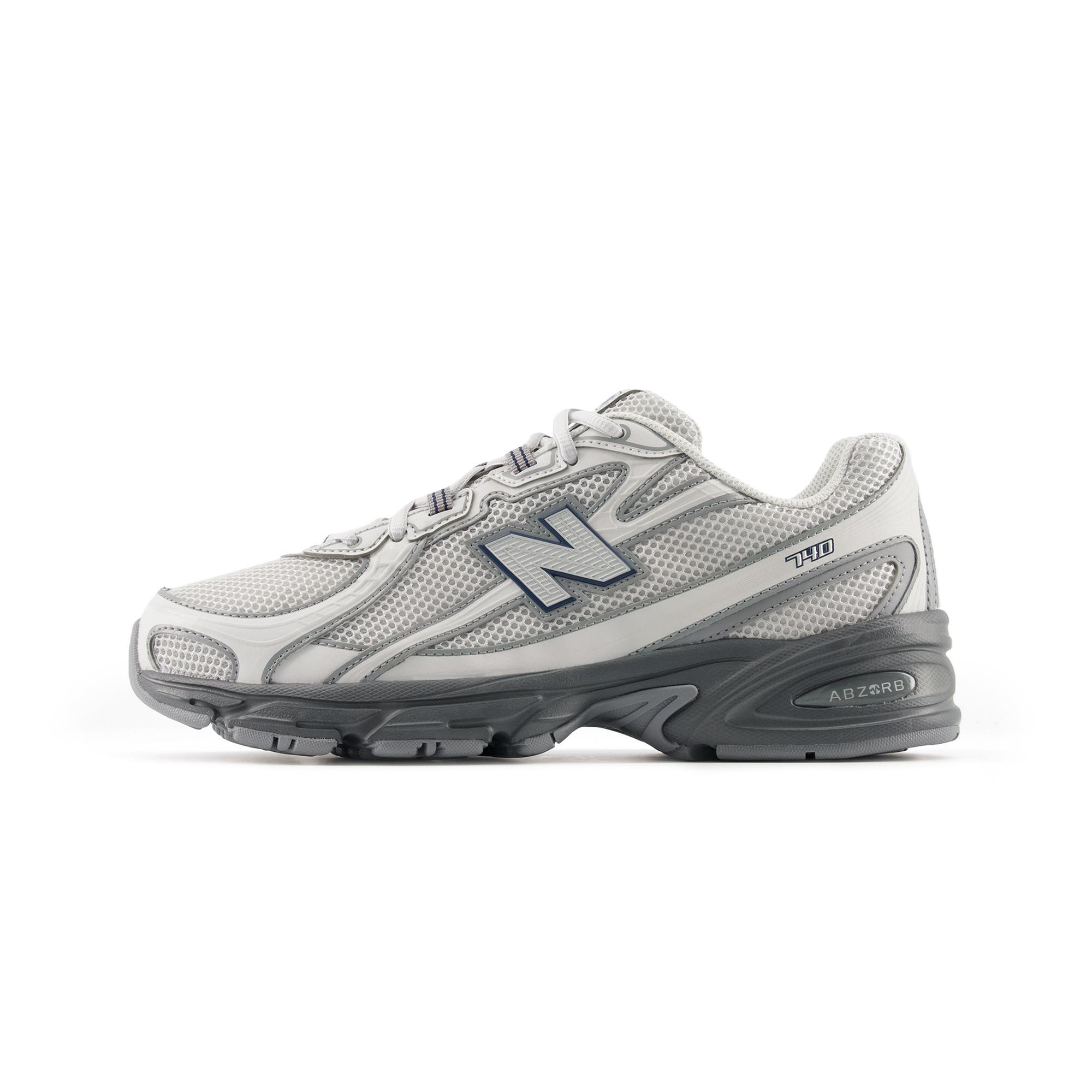 New Balance NB 740 Chunky Sneakers Unisex Light Gray 39.5