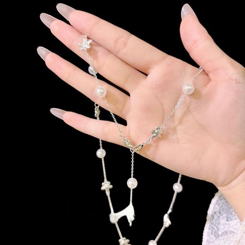 [Flower Pendant Dew] French retro atmosphere flower imitation pearl necklace light luxury temperament long versatile necklace