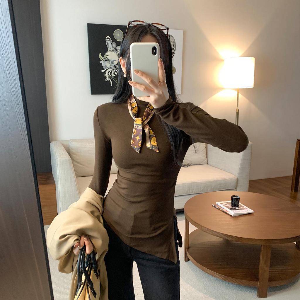 Women's Slim-Fit Half-High Neck Base Layer Long-Sleeve T-Shirt, Autumn/Winter Style with Cinched Waist and High-End Feel.