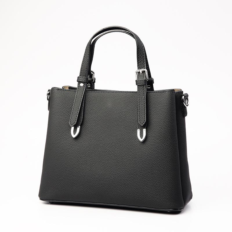 

Leather women s bags 2025 tide large capacity women s bags shoulder crossbody ins women s handbags light luxury street tide 29CM чёрный