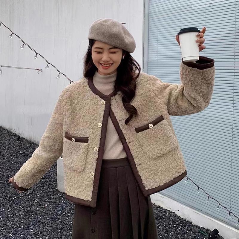 Short lamb wool coat for women in spring and early spring, new popular style for small people, unique and super good-looking tops