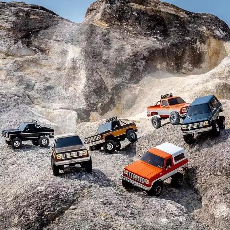 FMS 1/24 Chevrolet K5 Remote Control BLAZER Small Scale 4WD Dual Speed Door Bridge Off Road Vehicle Simulation Model Toy Gift