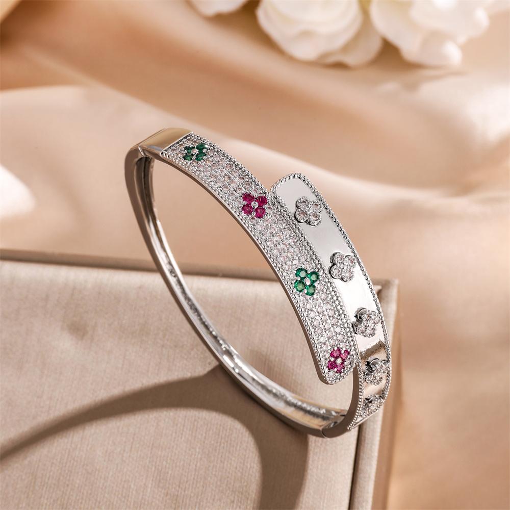 Exquisite Lucky Clover Open Bracelet For Women High Quality Luminous Zircon 18K-Gold-Plated Non Fading Bracelet Jewelry NEW
