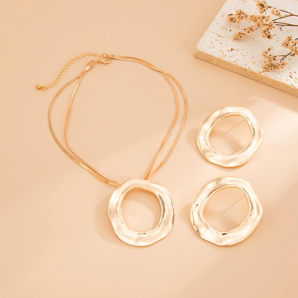 Exaggerated Geometric Metal Round Hollow Pendant Necklace, Hip Hop Snake Bone Chain Collarbone Necklace