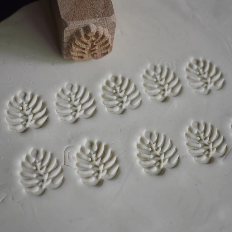 1Pc Hand Carved Wooden Stamps Emboss Art DIY Clay Printing Pottery Tools Fish Bone / Squirrel / Flower / Deer / Star