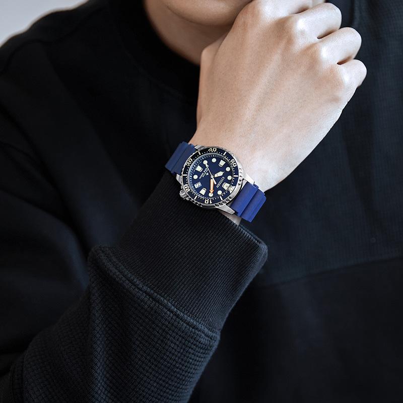 Citizen Sky Eagle Collection Light Powered Quartz Movement Rubber PU Strap Watch Unisex Blue Dial EO2021-05L