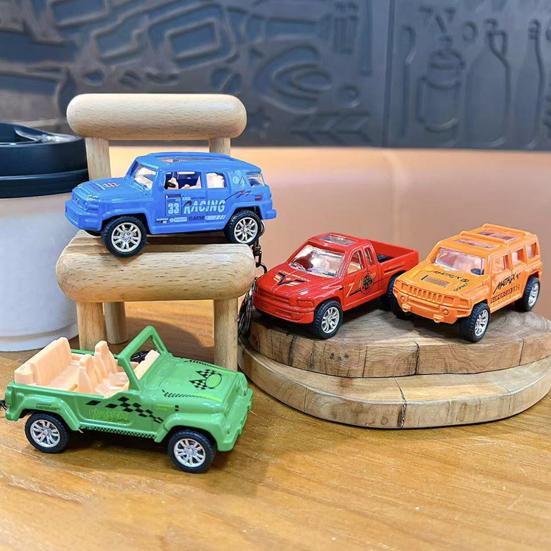 Keychain Pendant Pull Back Pickup Truck Design Key Chain Stress Relief Toy Firm Keychain Attachment Schoolbag Accessory