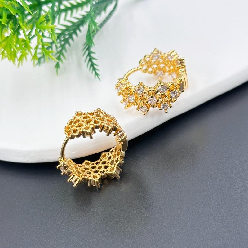 Niche Design Earrings, Ear Buckles, Women'S Personality Diamond-Encrusted Short Earrings, Hollow Zircon Earrings, Spot.