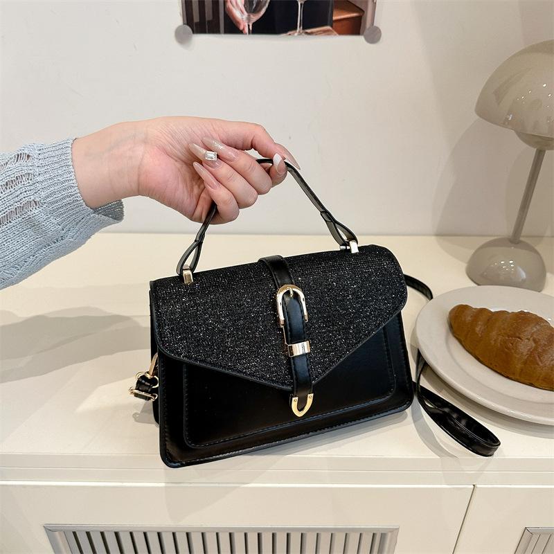 

ниша для поездок на работу новая маленькая квадратная сумка женская простая универсальная в иностранном стиле с индивидуальностью, передовая текстура, повседневная сумка-мессенджер чёрный