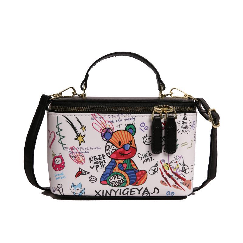 

2025 Korean Fashion Ladies Large Cosmetic Bag with Cute Bear Graffiti 19x10x13 cm