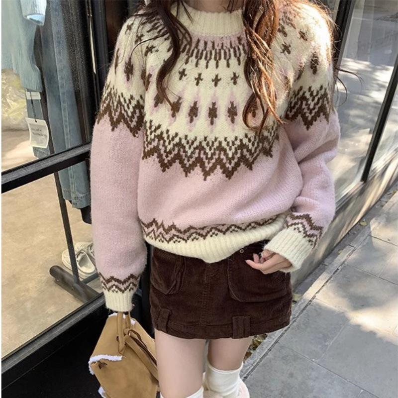 Women's Korean Retro Knit Sweater: Pink Diamond Patchwork Round Neck Jacquard Pullover for Autumn/Winter.